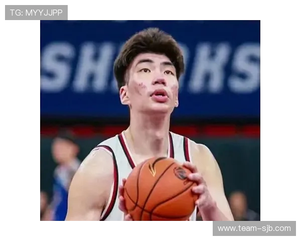 14人名单出炉!中国男篮启程,余嘉豪随后归队!